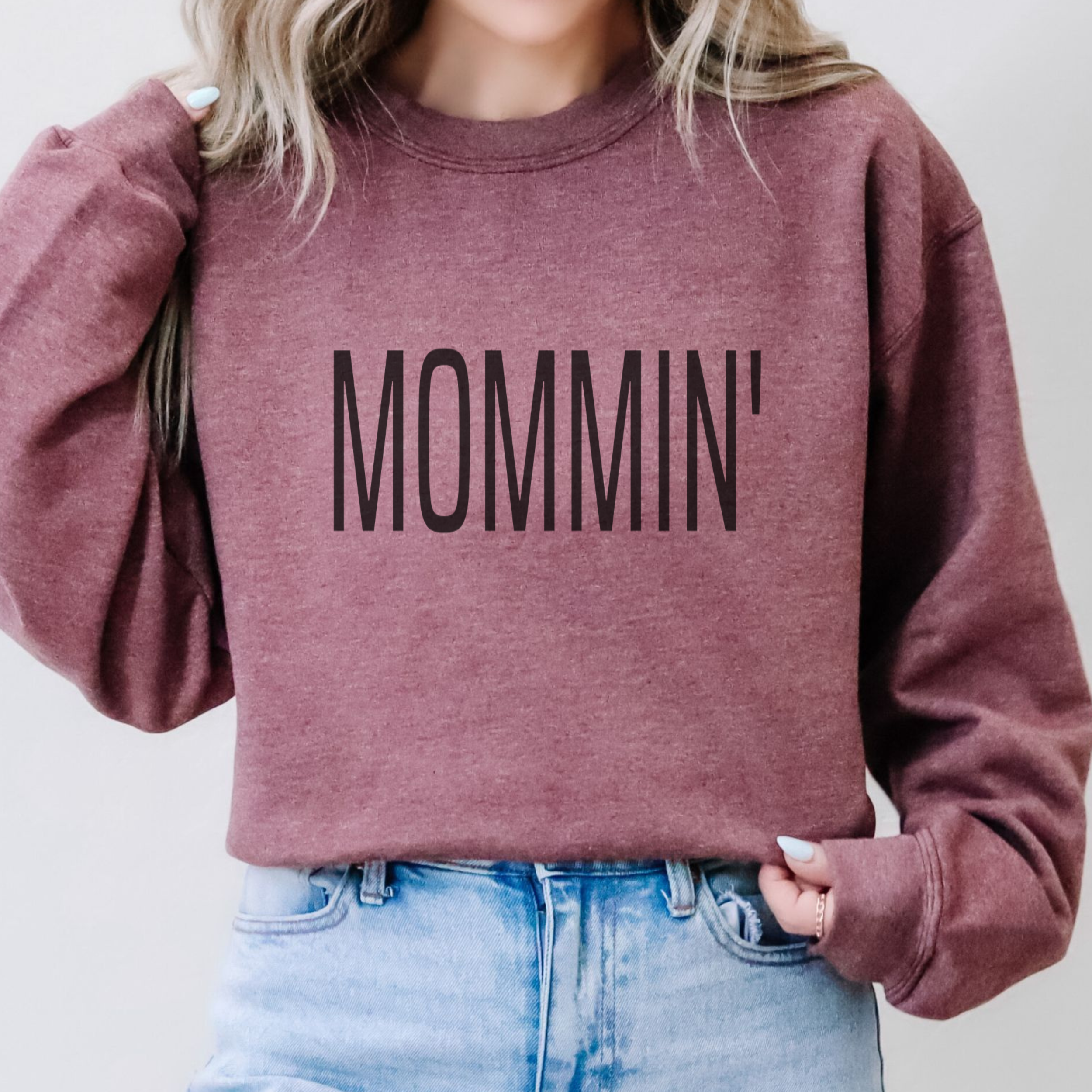 MOMMIN' Crewneck Sweatshirt