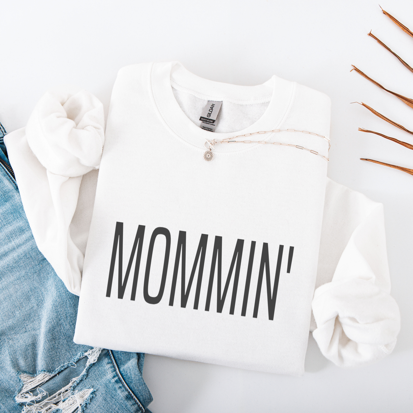 MOMMIN' Pullover