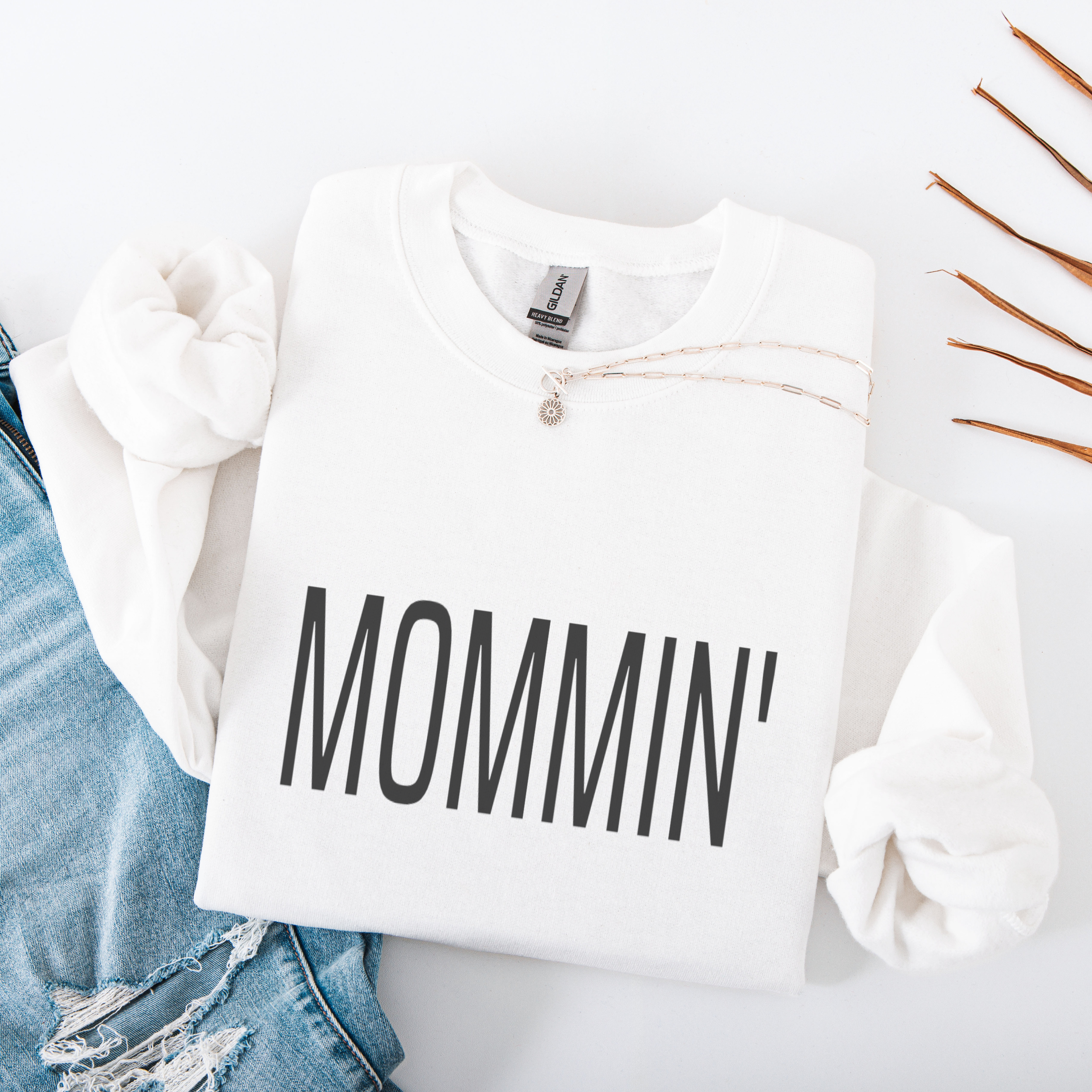 MOMMIN' Crewneck Sweatshirt