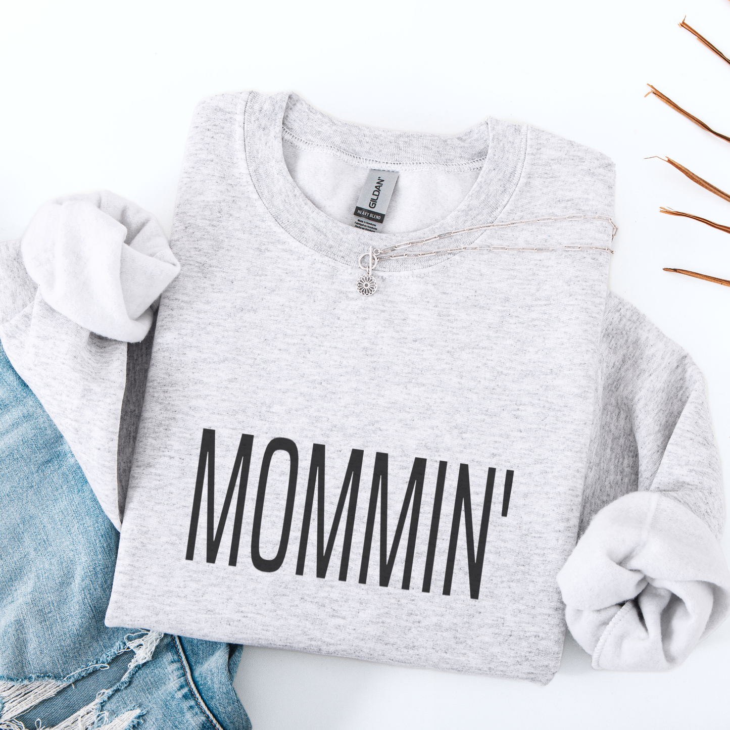 MOMMIN' Pullover