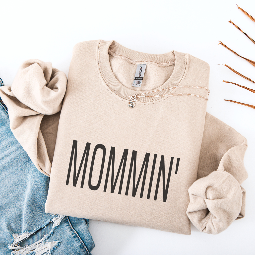 MOMMIN' Crewneck Sweatshirt
