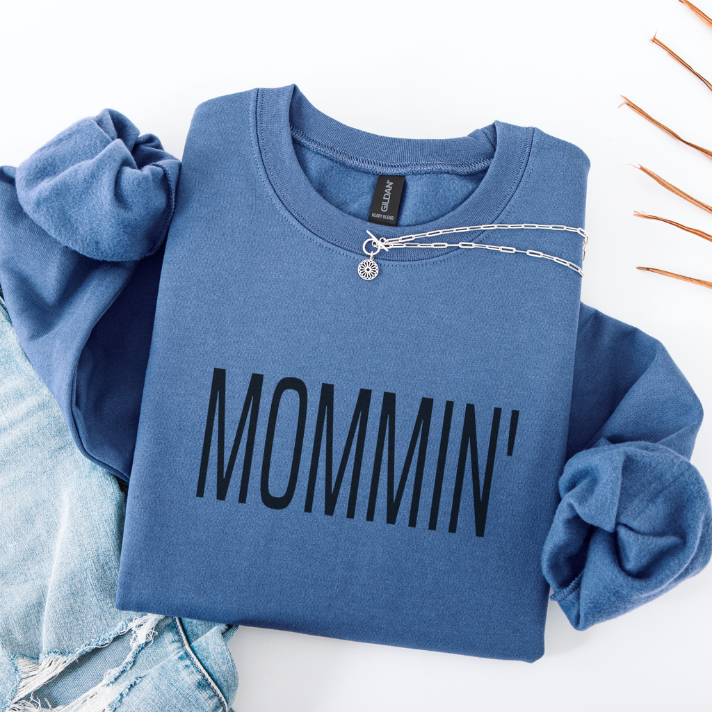 MOMMIN' Crewneck Sweatshirt