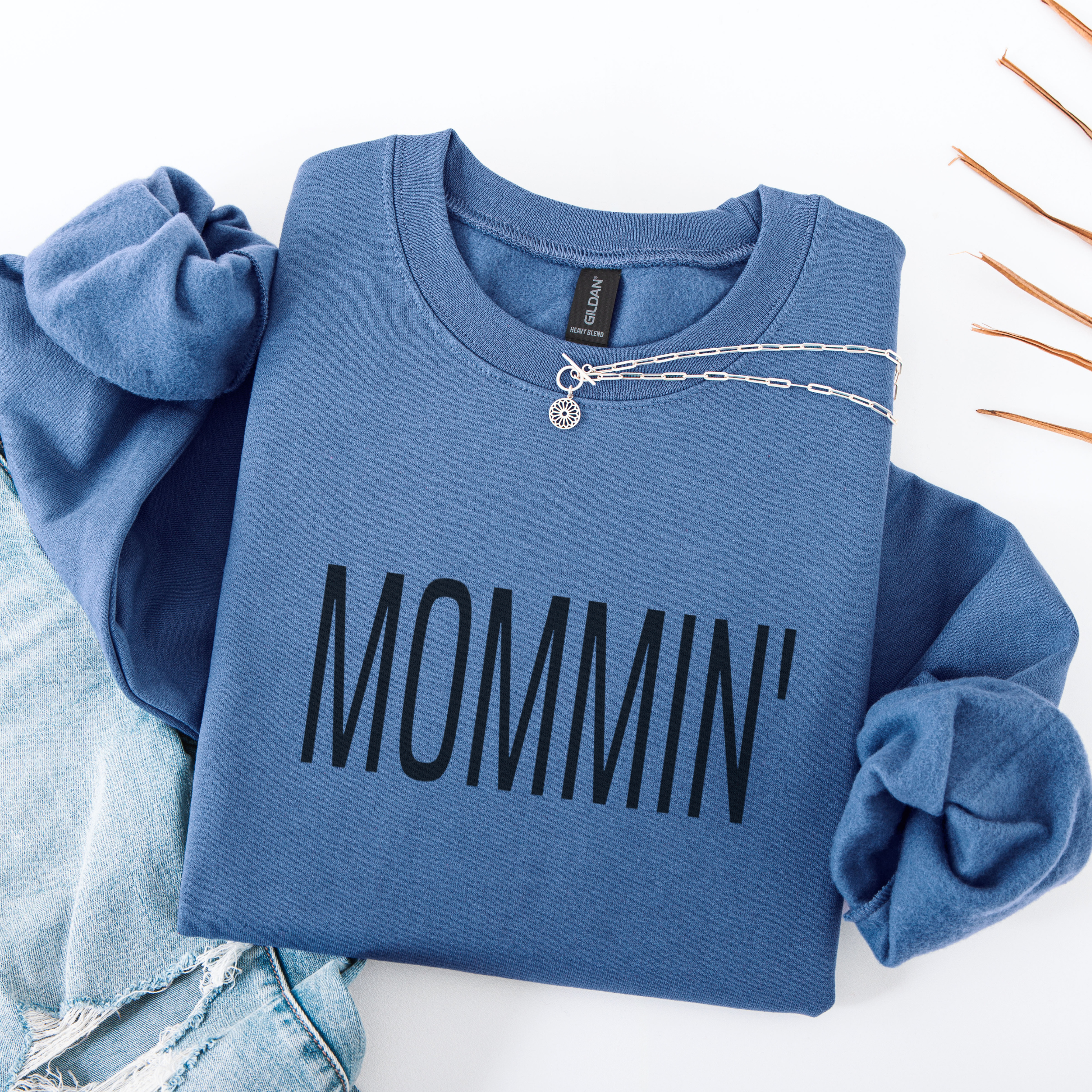 MOMMIN' Crewneck Sweatshirt